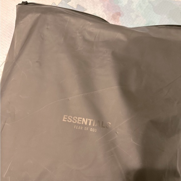 Fear of God ESSENTIALS Relaxed Crewneck Stretch Limo - NWT/NIB (M) Men’s - Picture 6 of 7